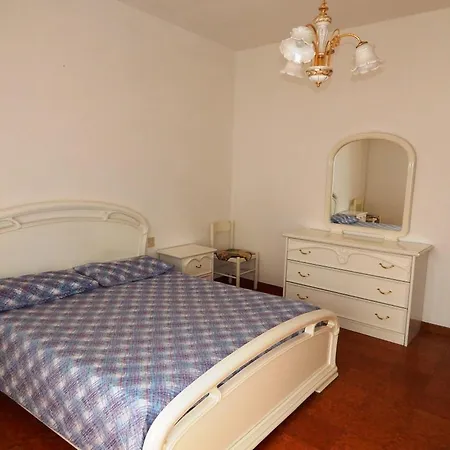 Gomez 1 Apartment